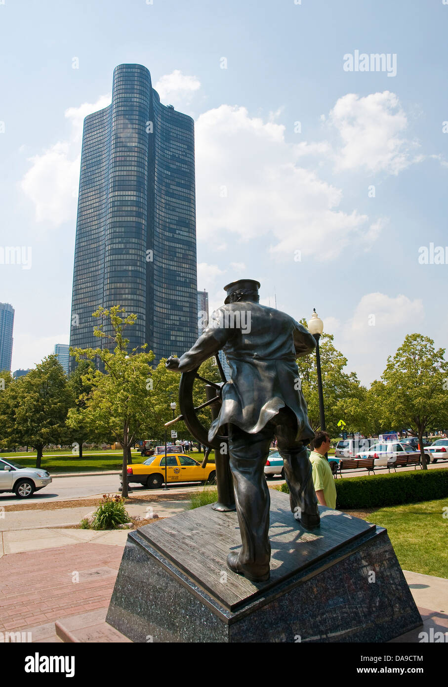 Chicago Maritime Statue at the entrance to Navy Pier Stock Photo Alamy