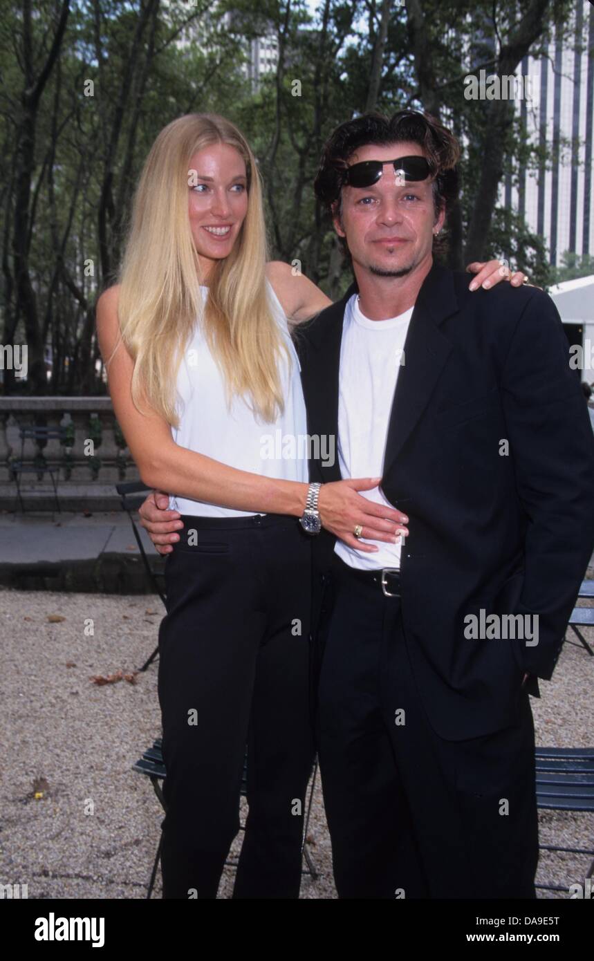 Elaine Irwin John Mellencamp Finalizes Divorce