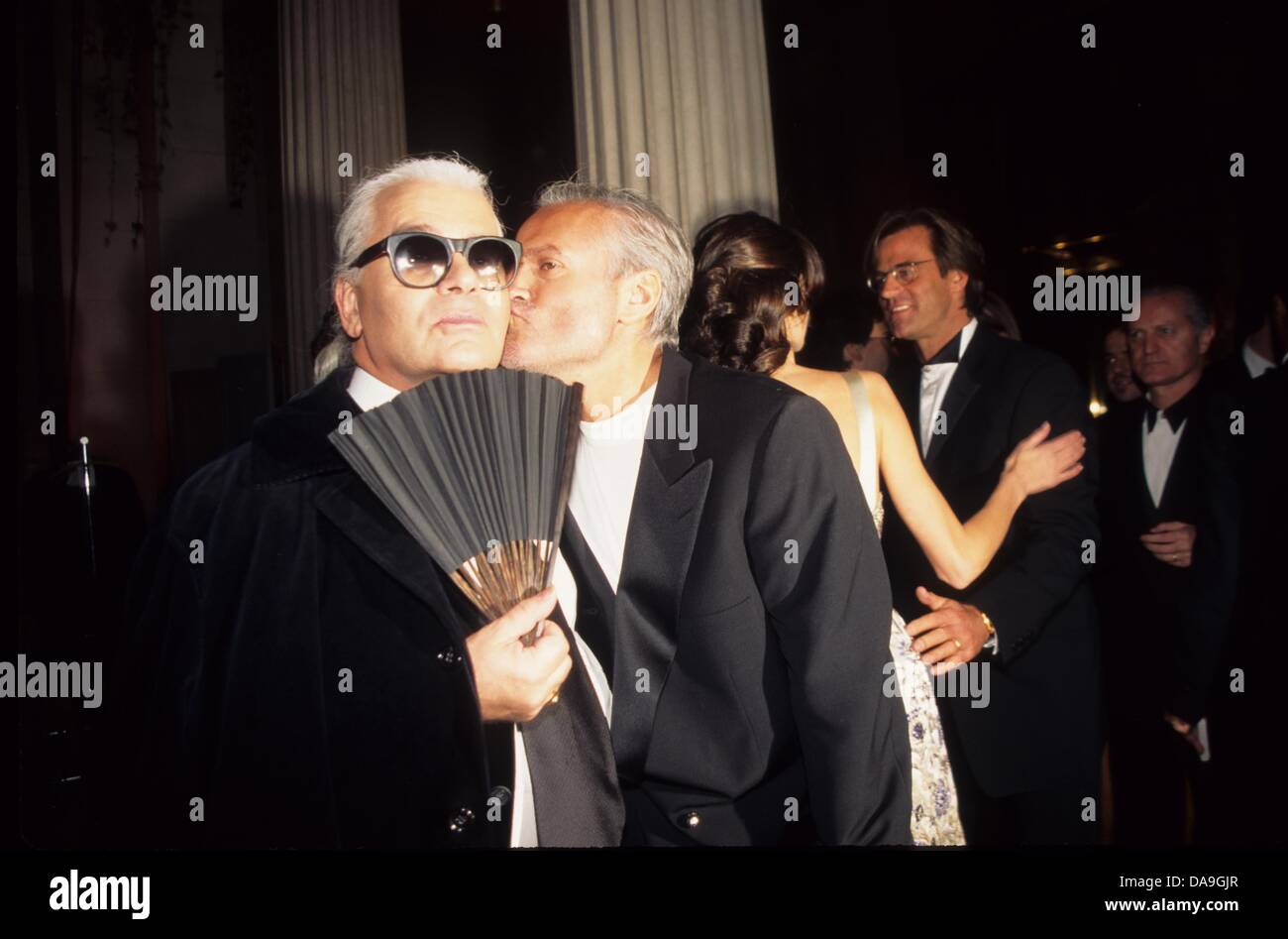KARL LAGERFELD Gianni Versace.Metropolitan Museum's 1995 Costume Institute  Gala 1995.k3327ar.(Credit Image: © Andrea Renault/Globe  Photos/ZUMAPRESS.com Stock Photo - Alamy