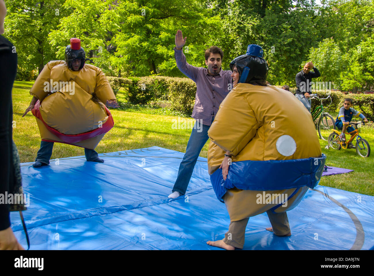 Paris, France, Young People Watching Two Sumo Wrestlers in Costume Play Fighting Outside in 'Bois de Vincennes' Stock Photo