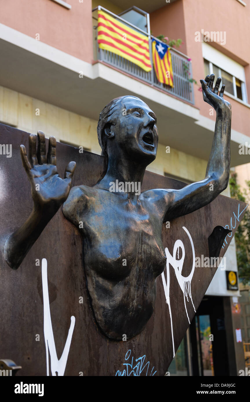 Colometa statue in Plaza del Diamant, Barcelona.