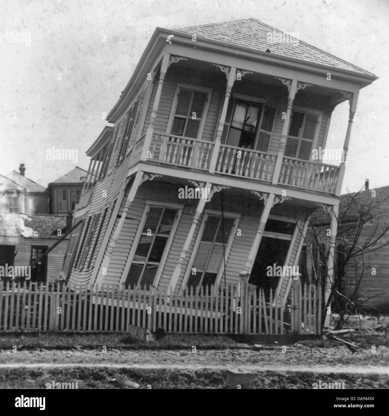 Galveston Disaster, Texas a slightly twisted house, October, 1900