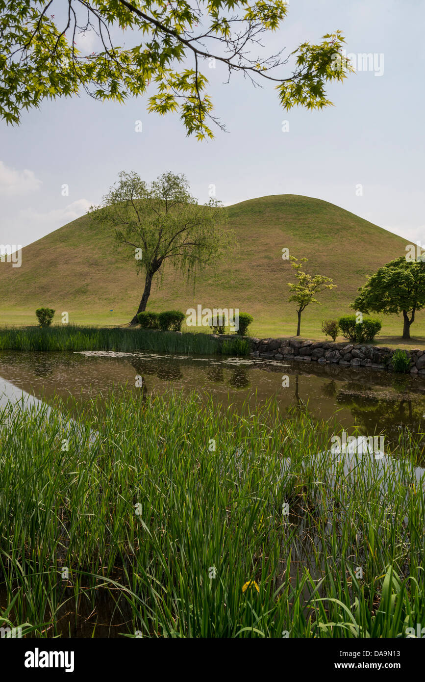 Tumuli Park Royal Tombs, Gyeongju, South Korea Stock Photo Alamy