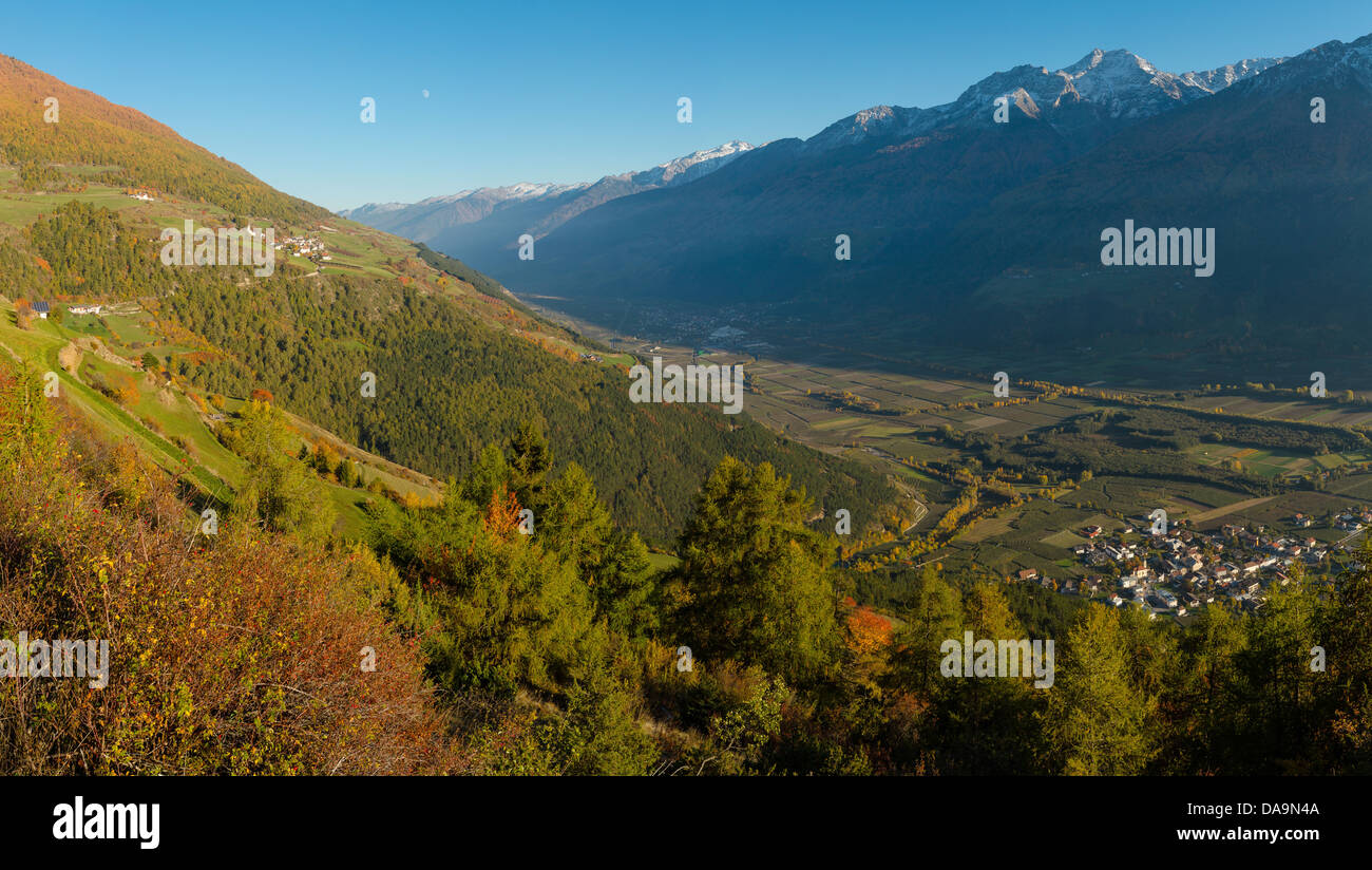Italy, Europe, Südtirol, South Tyrol, Upper Adige, Alto Adige, Schluderns, Sluderno, Valley, Vinschgau, landscape, autumn, mount Stock Photo