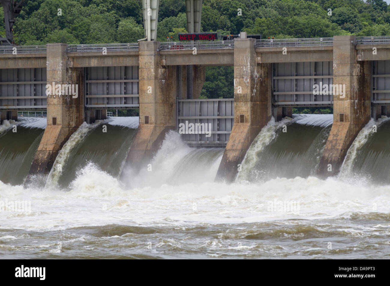 The Chickamauga Dam (floodgates open) with the Tennessee River at flood  stage Stock Photo - Alamy, image size:1300x956