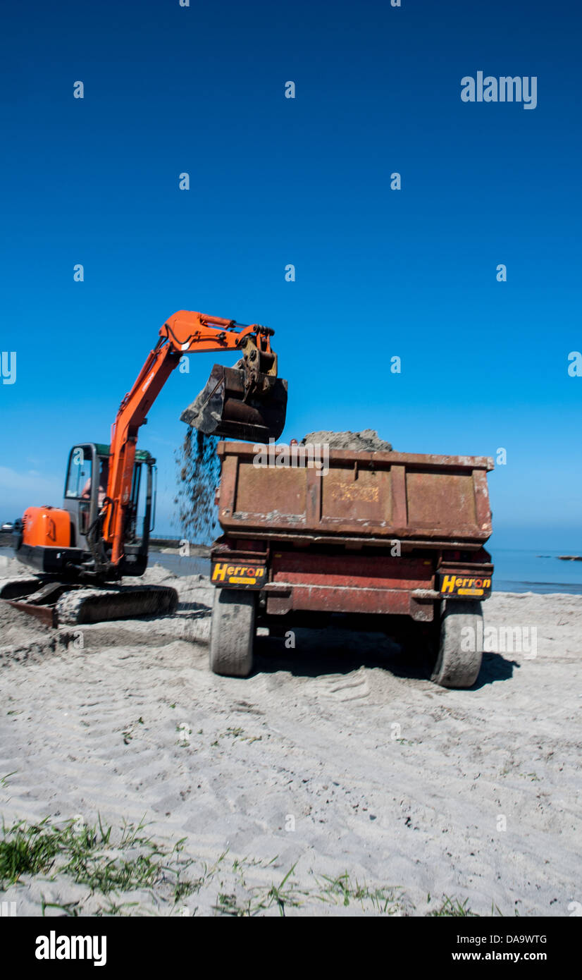 JCB loading sand onto a dumper truck Stock Photo