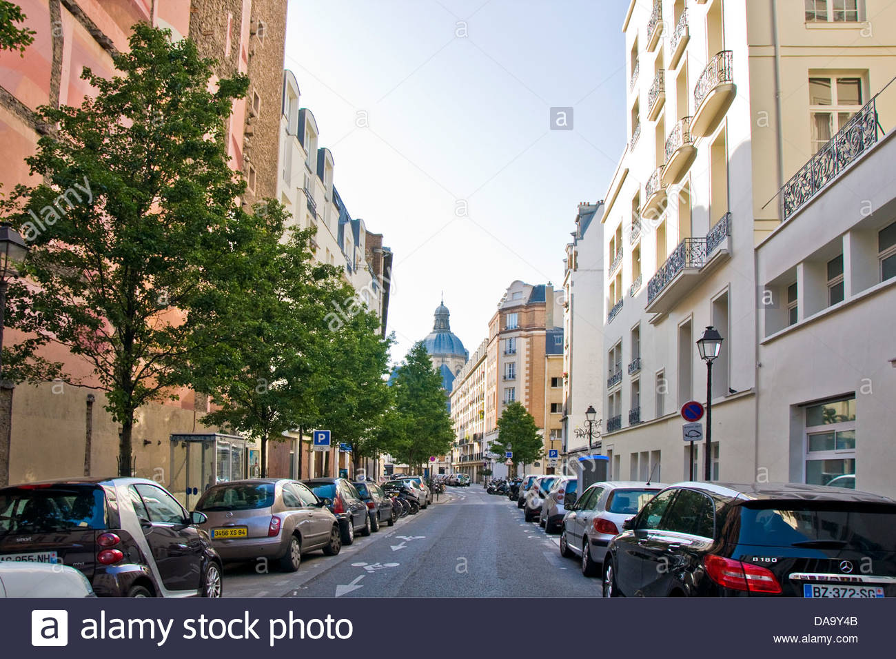 Rue Saint Pierre High Resolution Stock Photography and Images Alamy