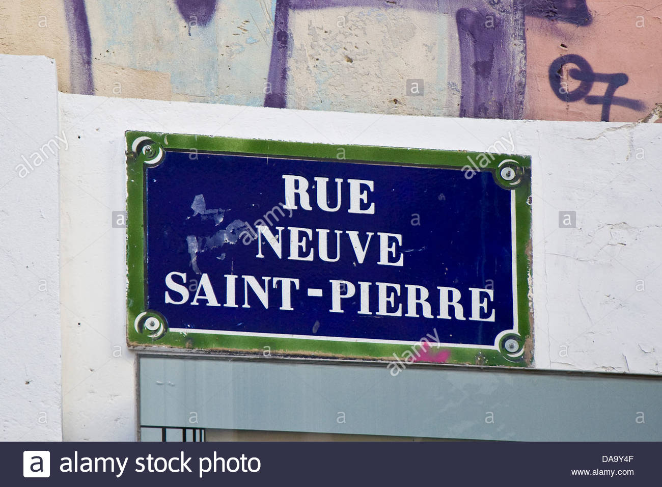 Rue Saint Pierre High Resolution Stock Photography and Images Alamy