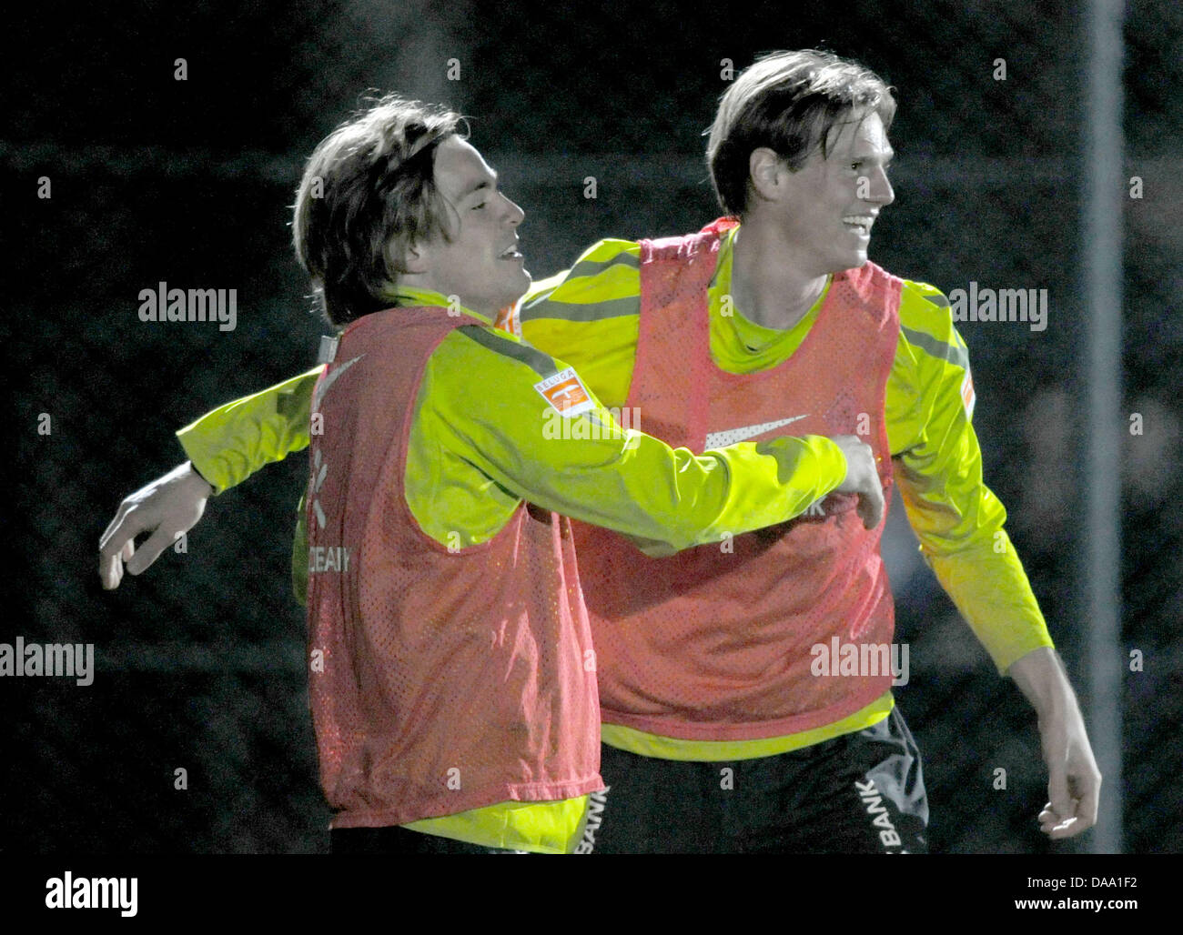 Bremen's Clemens Fritz (L) and Tim Borowski cheer after scoring a goal during the Bundesliga training camp of Werder Bremen in Belek, Turkey, 04 January 2011. Photo: Soeren Stache Stock Photo