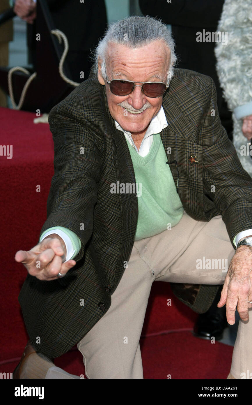 Stan Lee Photos and Premium High Res Pictures - Getty Images