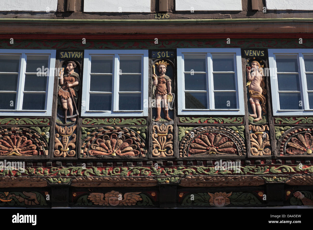 Holzschnitzereien am Planetenhaus in Lemgo, Weserbergland, Nordrhein-Westfalen Stock Photo