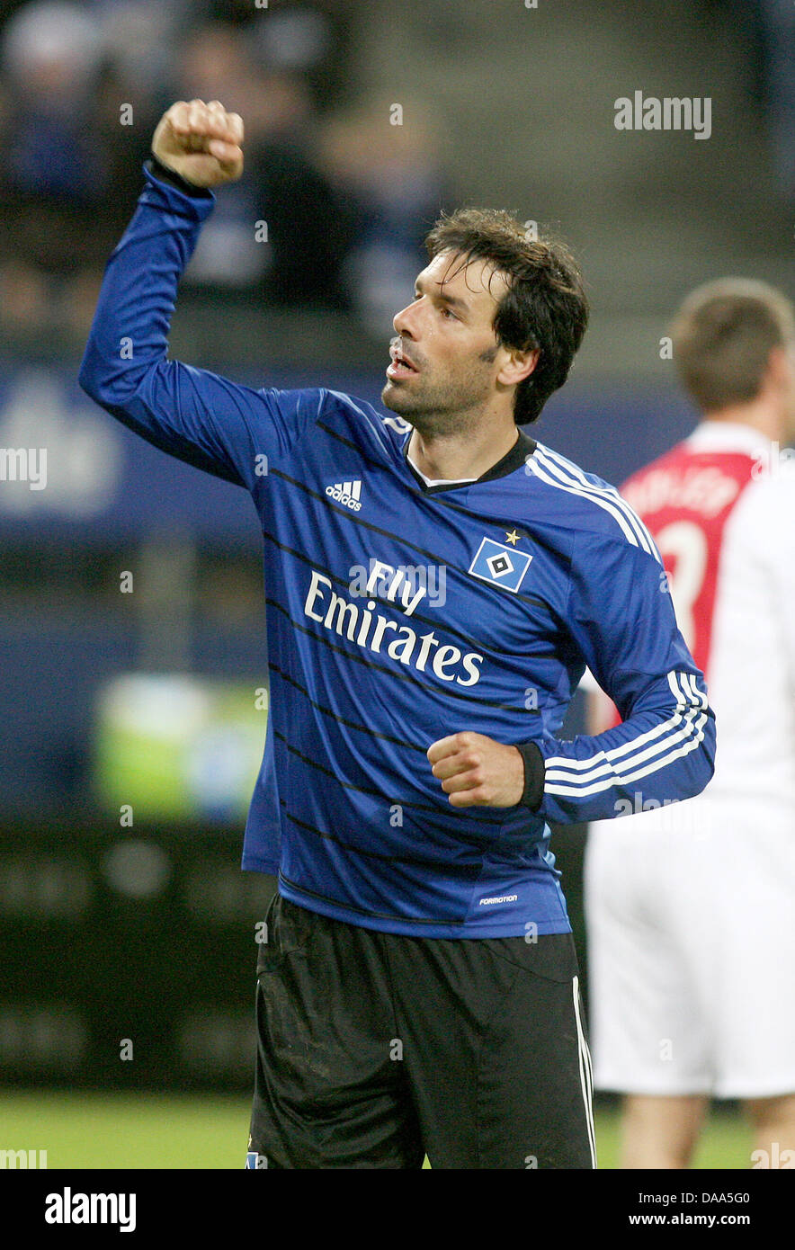 Hamburg's Ruud Van Nistelrooy cheers after the 4-2 goal during a test match  of Hamburger SV versus Ajax Amsterdam in Hamburg, Germany, 8 January 2011.  Photo: Malte Christians Stock Photo - Alamy