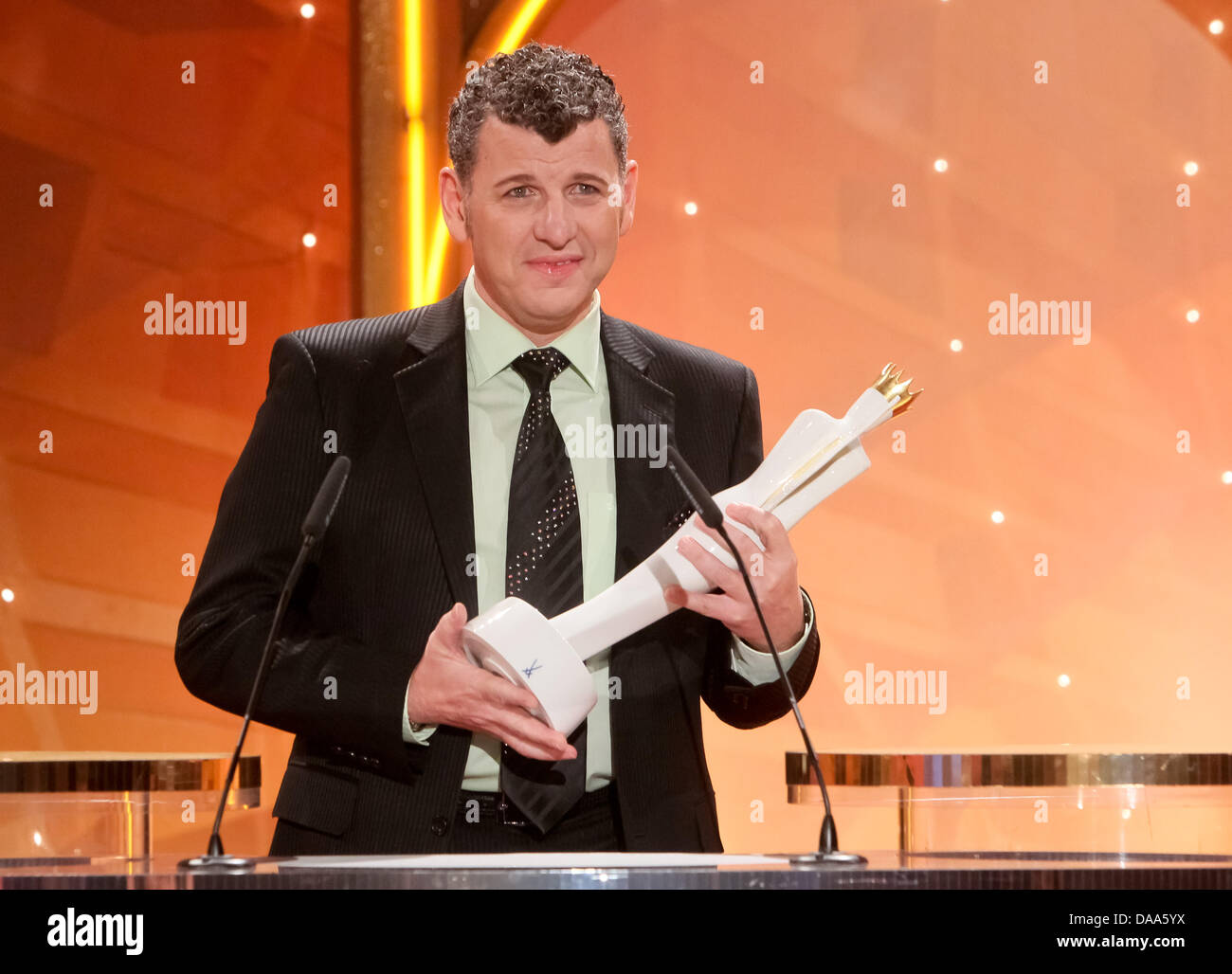 Argentine singer Semino Rossi performs at German TV show 'Krone der Volksmusik' in Chemnitz, Germany, 08 January 2011. Photo: Andreas Lander Stock Photo