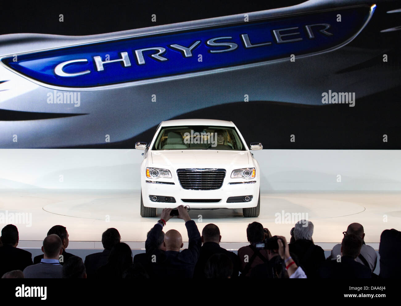 филиал фирмы крайслер 4. филиал фирмы крайслер 4. автомобильный завод крайслер. Chrysler 300c srt8 2008. ремонт chrysler.