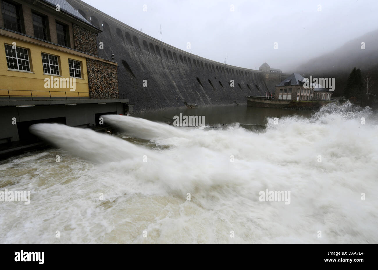 Water streams out of two scour outlets at the Edertal dam in Edertal-Hemfurth, Germany, 13 January 2011. The largest reservoir of Hesse is in danger of overrunning, due to heavy rainfall and thaw. Momentarily, water is let out of the reservior via scour outlets to create further storage space. Photo: Uwe Zucchi Stock Photo