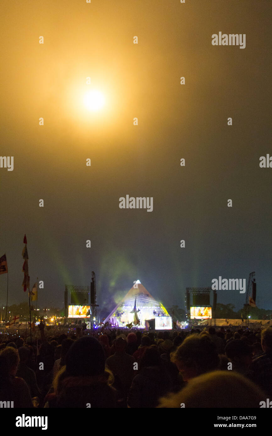The record crowd watching the Rolling stones perform on the Pyramid Stage, Glastonbury Festival 2013 Stock Photo