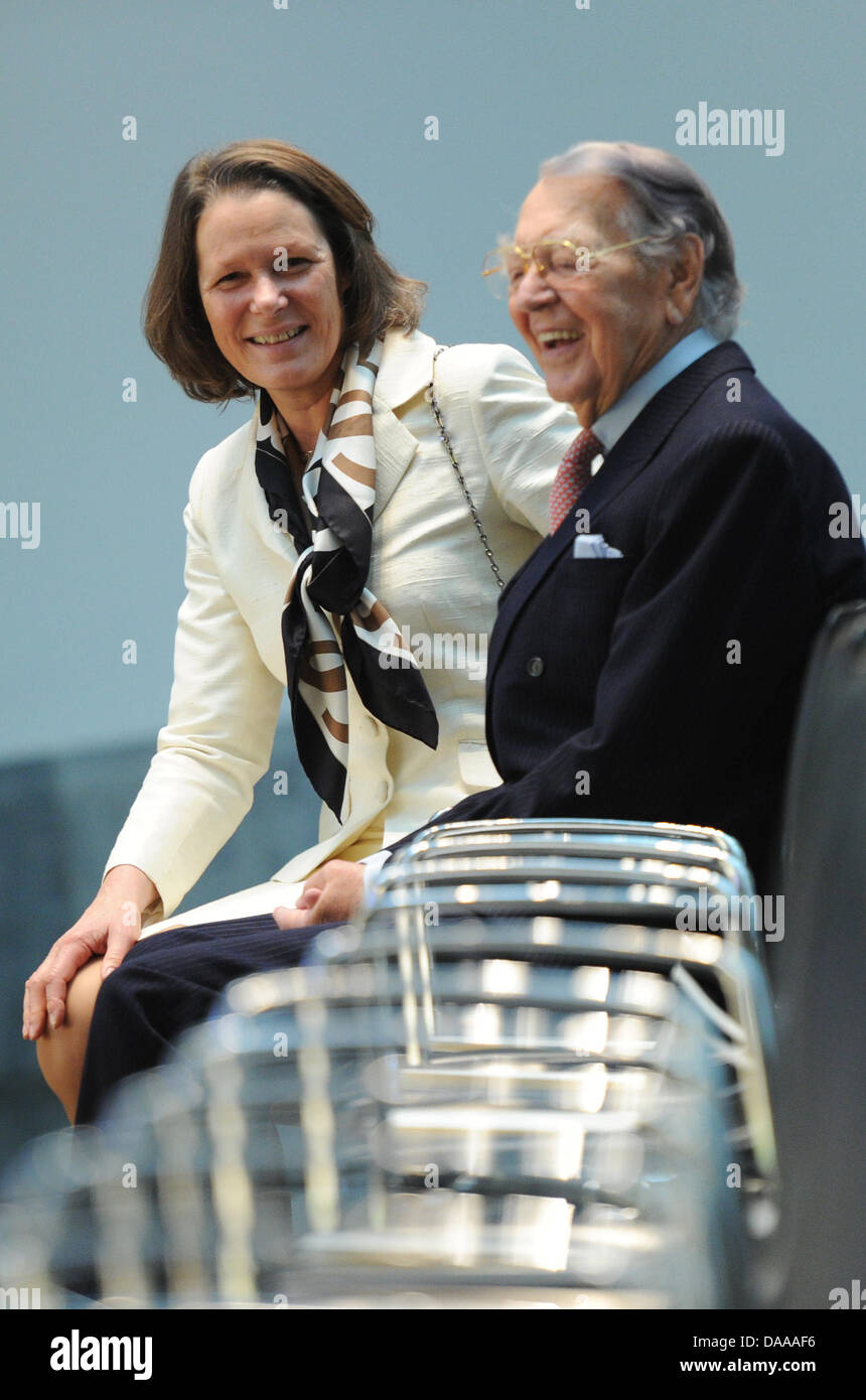 Commoration Christina Rau (L), widow of former German president Johannes Rau, and ...