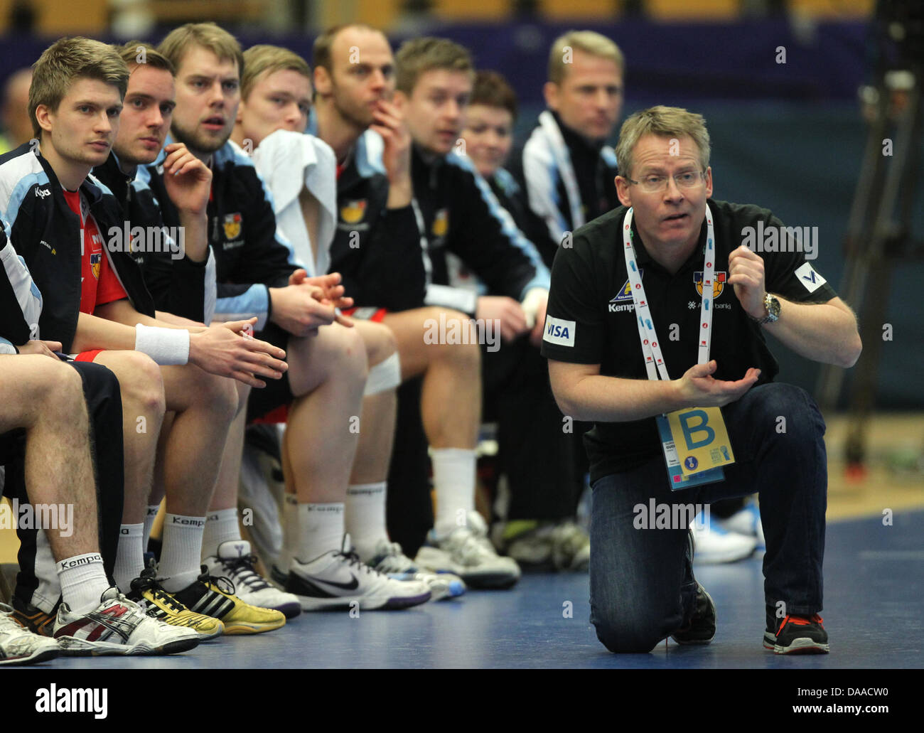 Iceland's coach Gudmundur Gudmundsson (R) gestures during the Men's