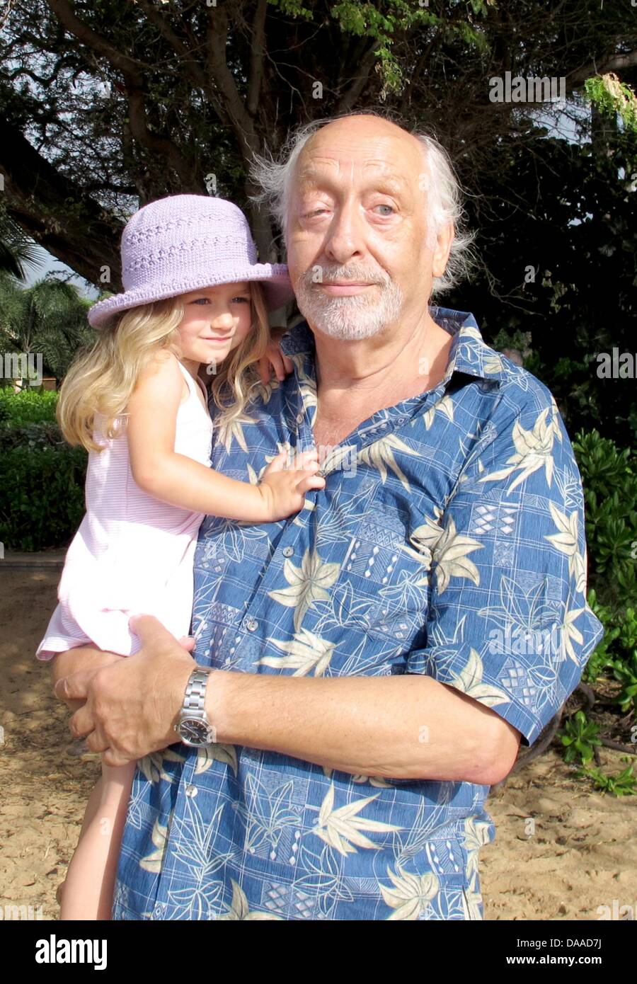 German comic Karl Dall carries his granddaughter Nelina at the beach on the Hawaiian island of Maui, USA, 22 January 2011. On 01 February 2011, Mr Dall turns 70. Photo: Jovan Nenadic Stock Photo