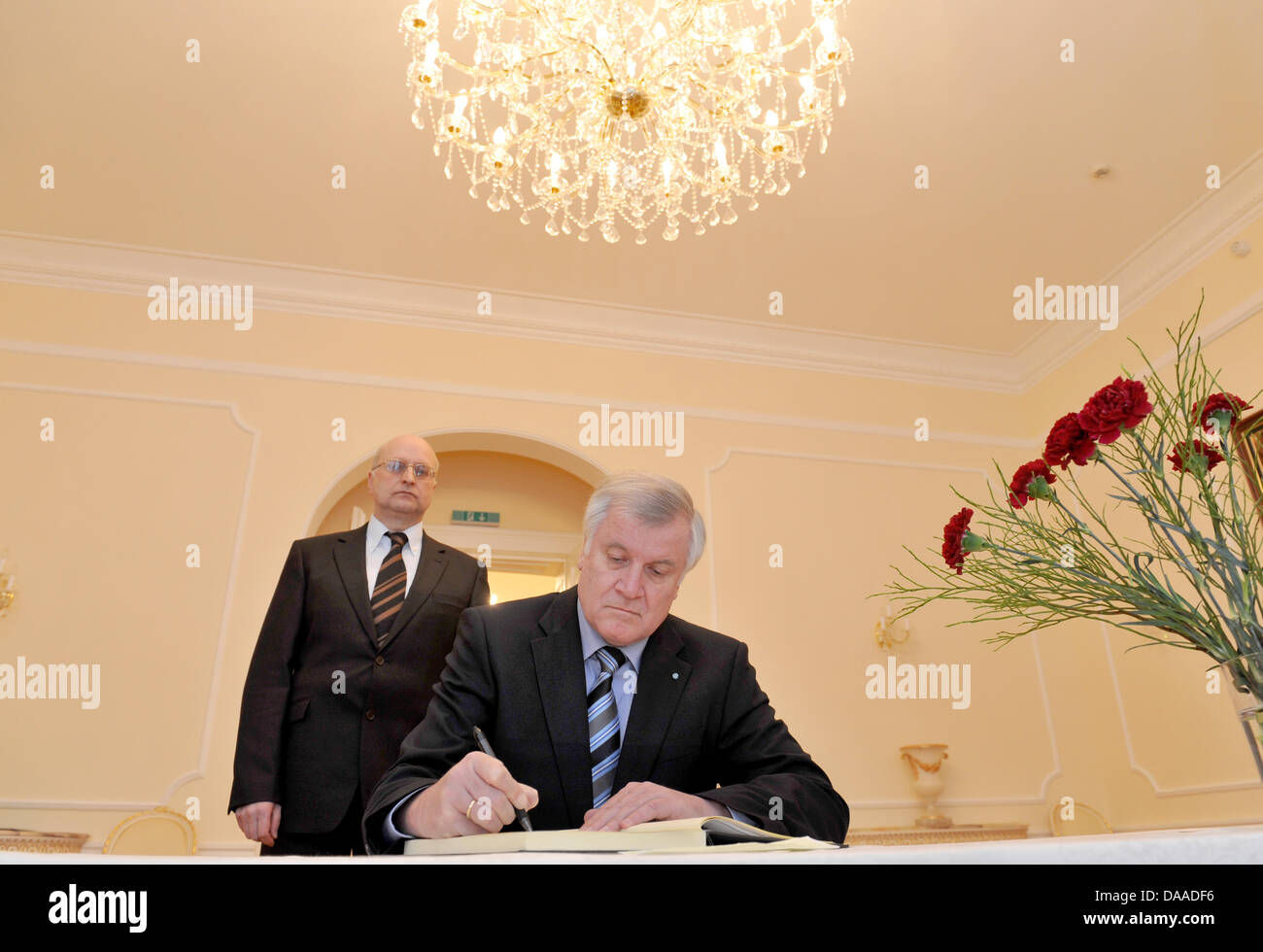 As Russian Consul General Andrey J.Grozov watches, Bavarian Prime Minister Horst Seehofer signs the condolences book of the Russian Consulate General in Munich, Germany, 27 January 2011. 35 people lost their lives in a suicide bombing at Moscow's Domodedovo airport on 24 January 2011. Photo: FRANK LEONHARDT Stock Photo