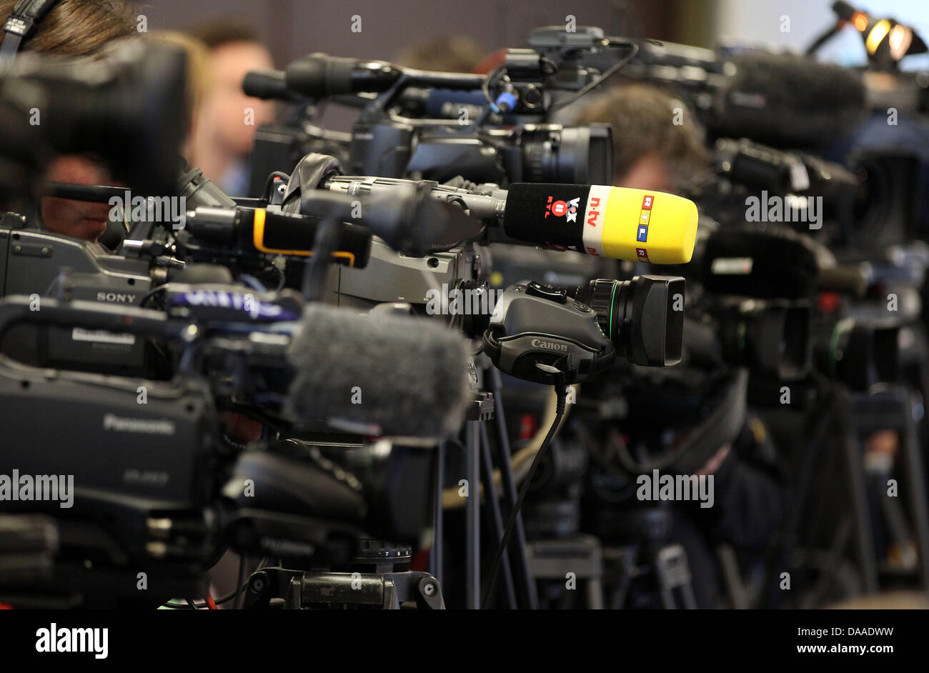 Camera crews monitor the press conference into the arrest of a suspect in connection with the disappearance of Mirco in Moenchengladbach, Germany, 28 January 2011. Photo: OLIVER BERG Stock Photo