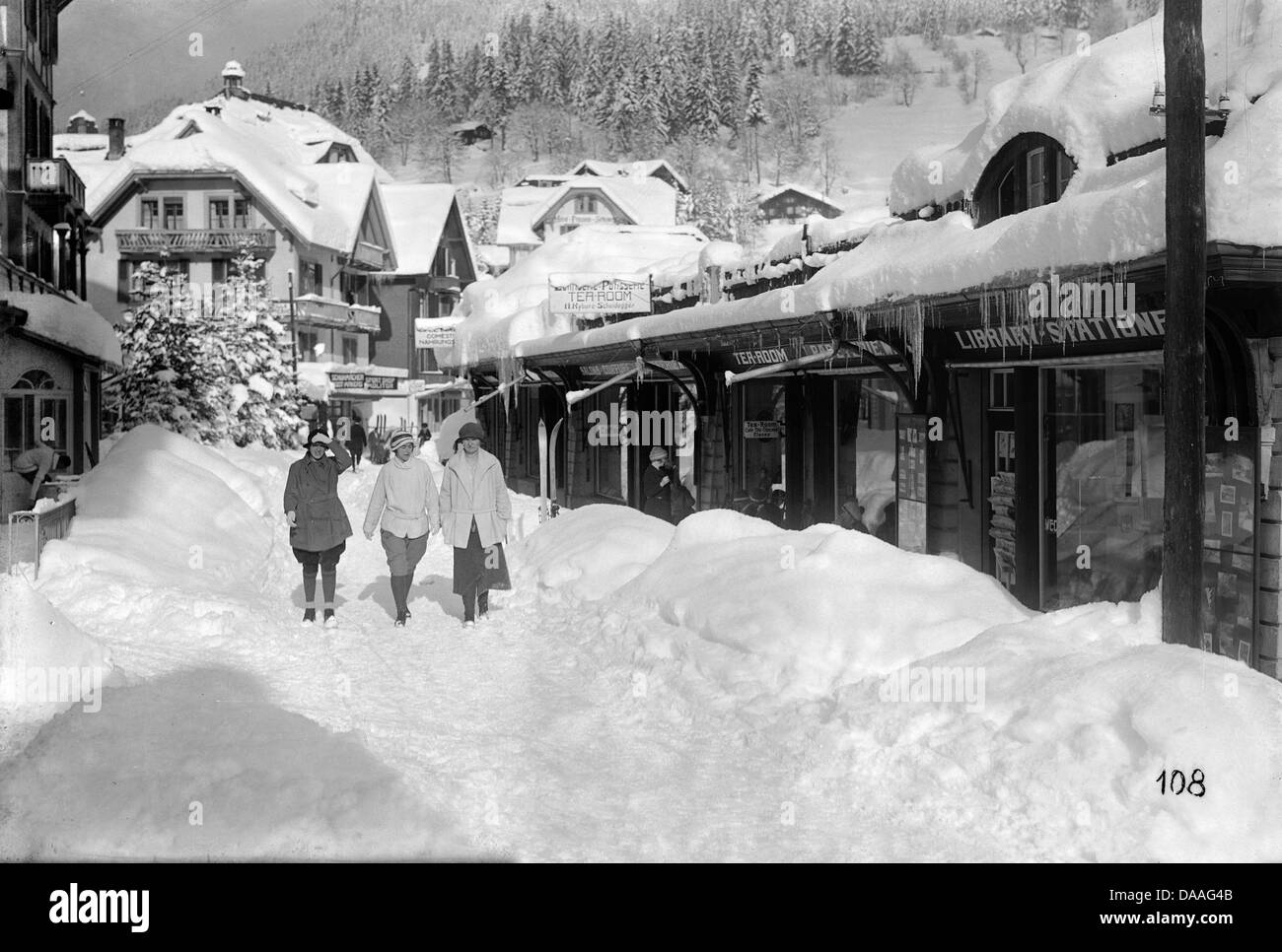 Switzerland, Europe, canton Bern, Bernese Oberland, Wengen, Dorfstrasse, winter, historical, black and white, 1930, Thirties, to Stock Photo