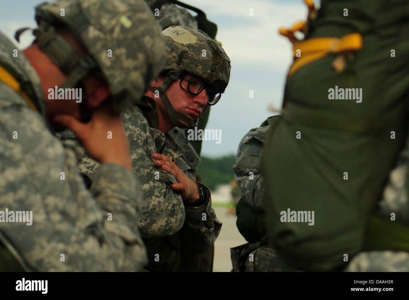 82nd airborne division paratrooper hi-res stock photography and images ...