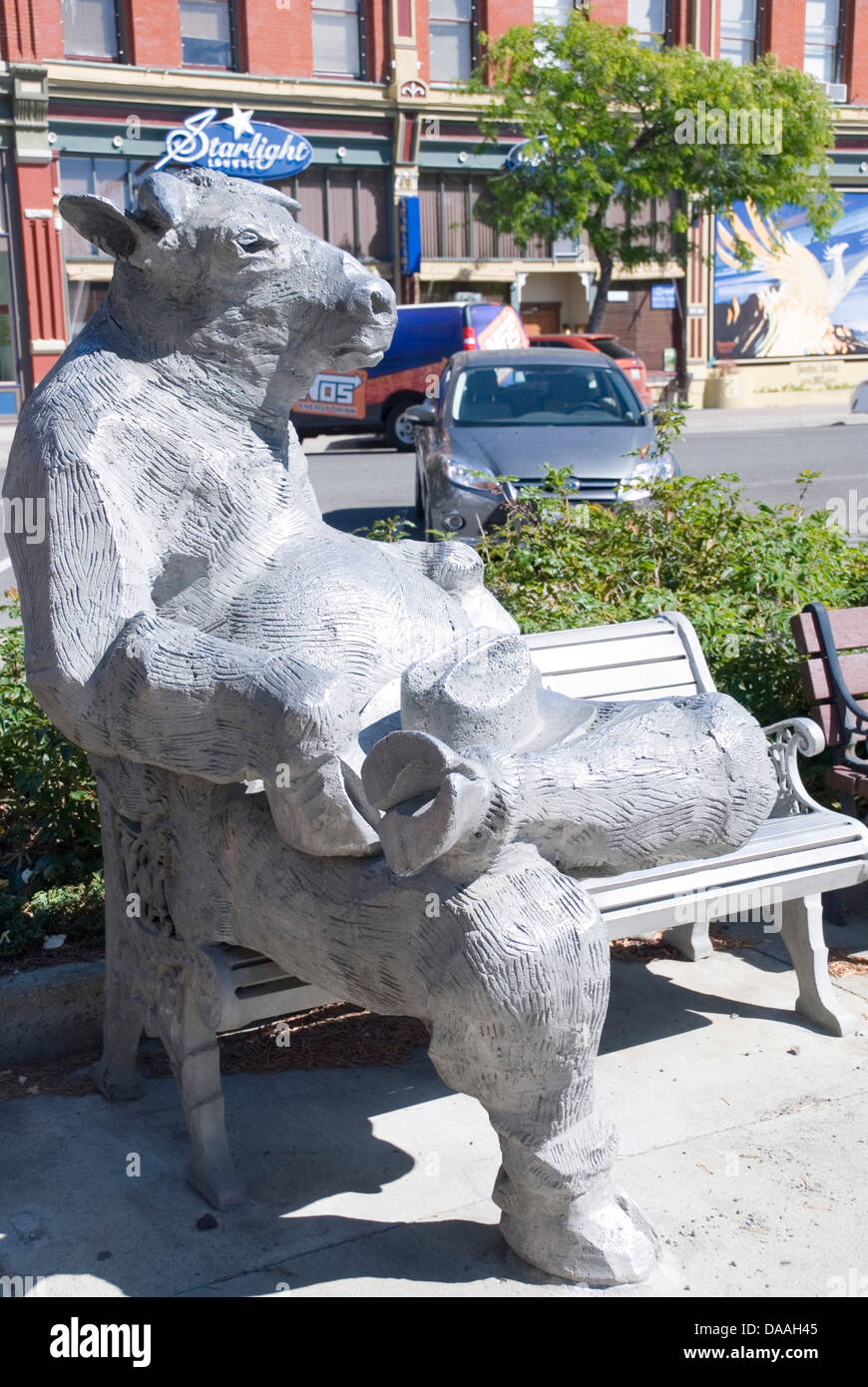 Cement statue hires stock photography and images Alamy