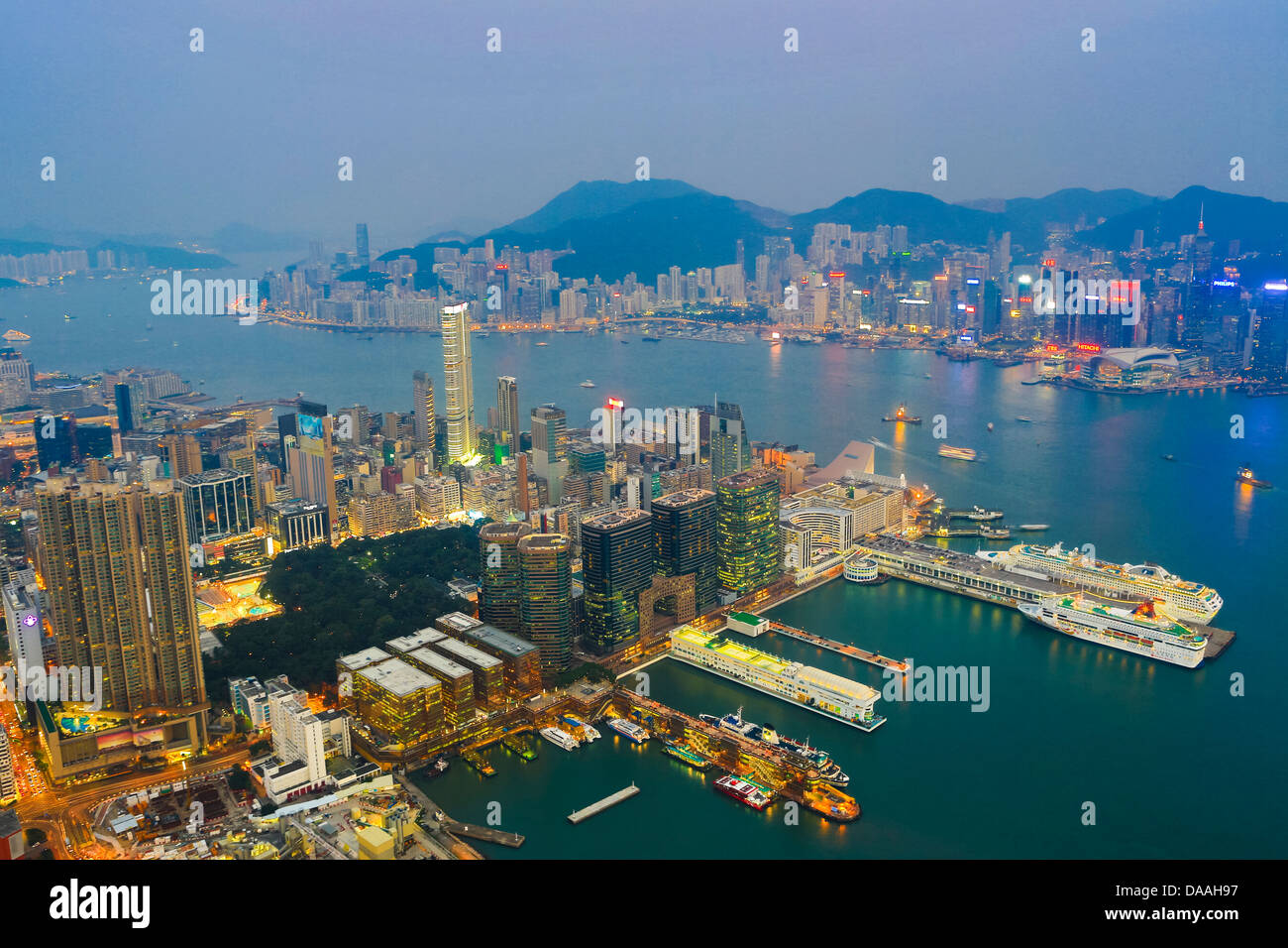 Hong kong skyline from kowloon hi-res stock photography and images - Alamy