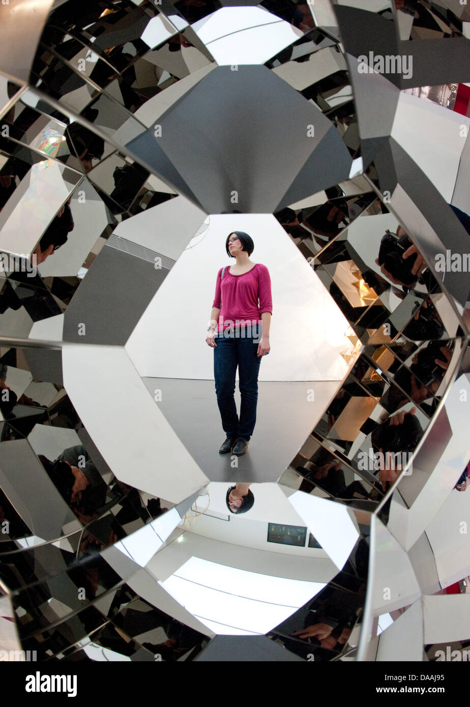 A woman examines the Olafur Eliasson sculpture 'Negative quasi brick wall' at Kunstmuseum Stuttgart, Germany, 03 February 2011. On the occasion of the 150th anniversary of Austrian philosopher and anthroposoph Rudolf Steiner (1861-1925), the museum hostst a show that highlights Steiner's influence on the arts from 05 February until 22 May 2011. Photo: Uwe Anspach Stock Photo