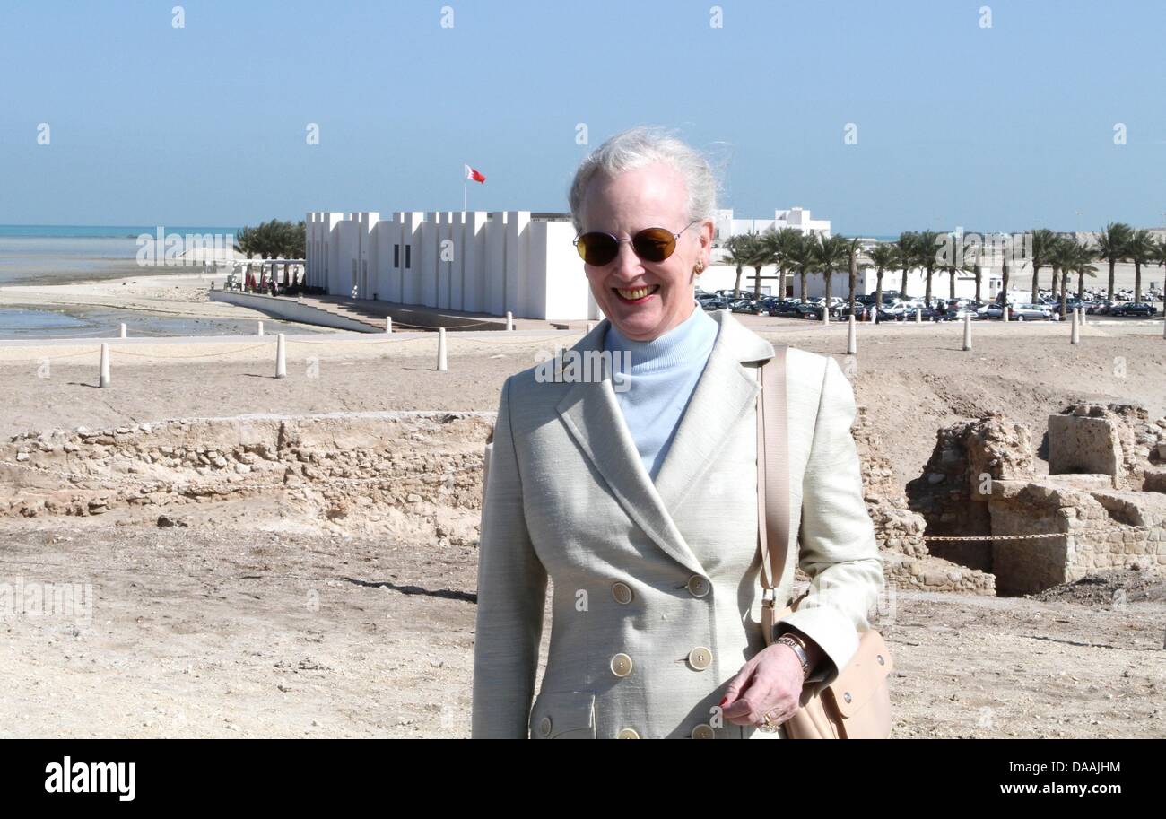 Queen Margrethe II of Denmark visits the site of the Museum and Qala'at Al-Bahrain (the ancient capital of Bahrain) and the Barbar Temple which was built 2,500 BC near Manama, Bahrain, 04 February 2011. The Danish Royal Couple is on state visit to the Kingdom of Bahrain from 03 to 05 February. Photo: Albert Nieboer Photo: RPE-Albert Nieboer (NETHERLANDS OUT) Stock Photo