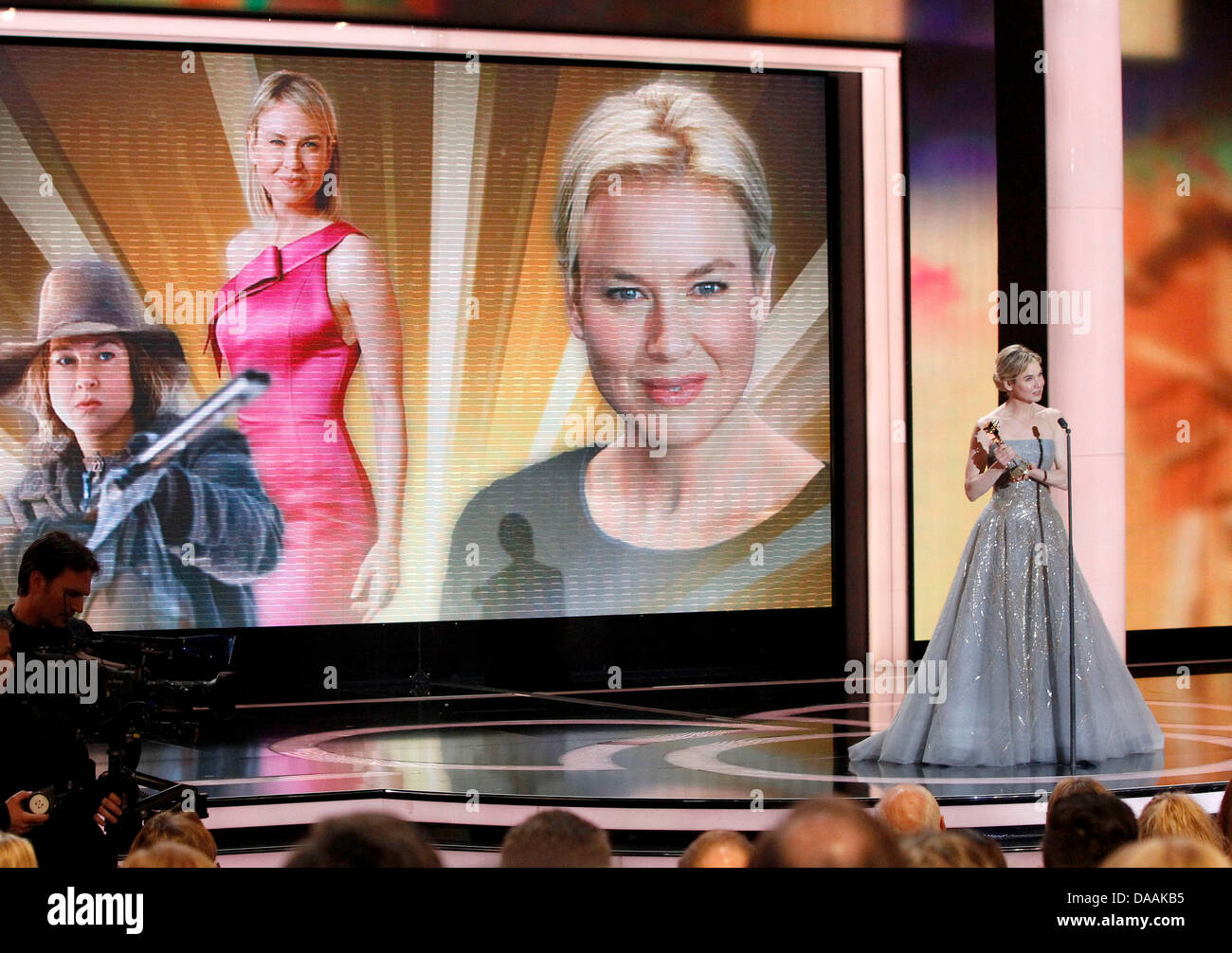 US actress Renee Zellweger holds her trophy for best international actress during the 46th Golden Camera award ceremony in Berlin, Germany, 5 February 2011. The award honours the audience's favourites from film, television, sports and media. Photo: Tobias Schwarz dpa/lbn Stock Photo