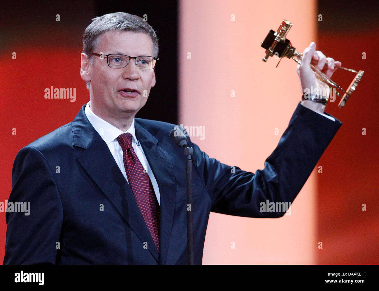 German TV presenter and game show host Guenther Jauch holds his trophy for best national TV entertainer during the 46th Golden Camera award ceremony in Berlin, Germany, 5 February 2011. The award honours the audience's favourites from film, television, sports and media. Photo: Tobias Schwarz dpa/lbn Stock Photo
