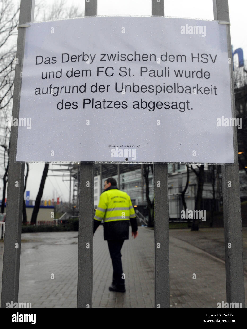 A sign informs people that the local derby between Hamburger SV and FC St. Pauli has been cancelled due to havy rain at Imtech Arena in Hamburg, Germany, 06 February 2011. Photo: Marcus Brandt Stock Photo