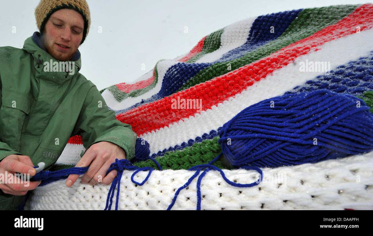 Andreas Haggenmüller crochets a giant bonnet in Ofterschwang, Germany, 20 January 2011. The bonnet is to be finished on the weekend and will consist from more than 50 kilgrams of wool and feature a circumference of more than nine metres. Photo: STEFAN PUCHNER Stock Photo