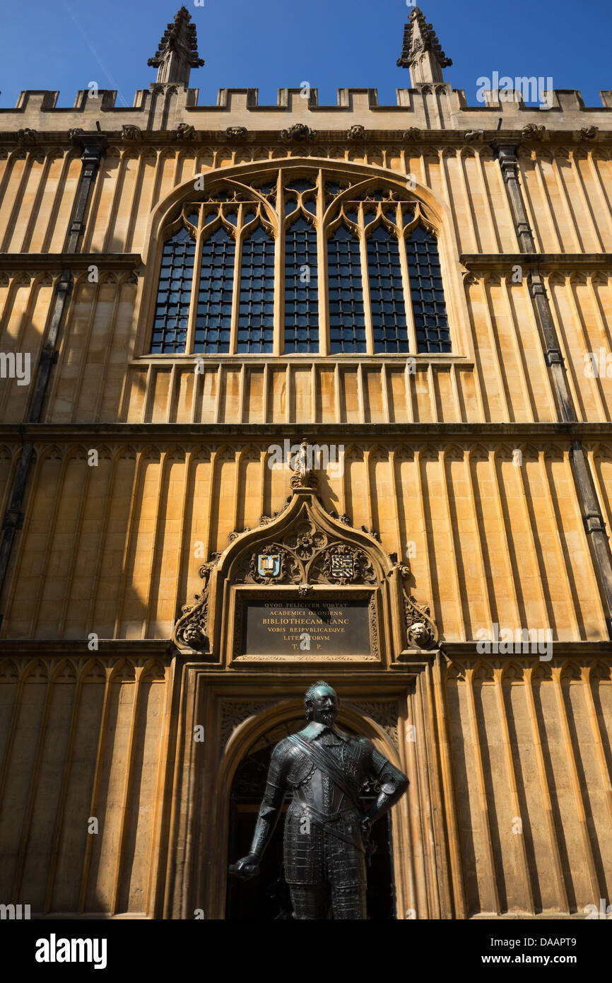 A Statue of the Earl of Pembroke outside the Bodleian Divinity School