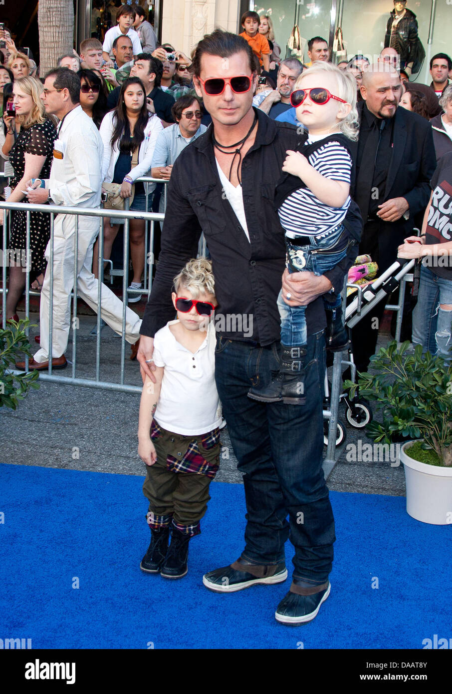 British musician Gavin Rossdale (C) and his sons Kingston Rossdale (L) and Zuma Rossdale (R) arrive for the world premiere of the film 'Gnomeo And Juliet' in Los Angeles, USA, 23 January 2011. Photo: Hubert Boesl Stock Photo