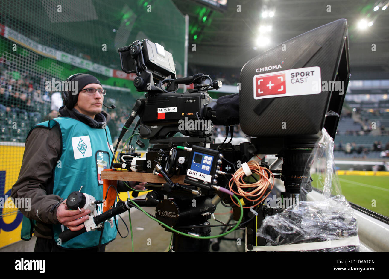 A cameraman operates a 3D steadicam during German Bundesliga match Borussia Moenchengladbach v Bayer 04 Lefverkusen at Borussia Park stadium in Moenchengladbach, Germany, 23 January 2011. Photo: Rolf Vennenbernd Stock Photo