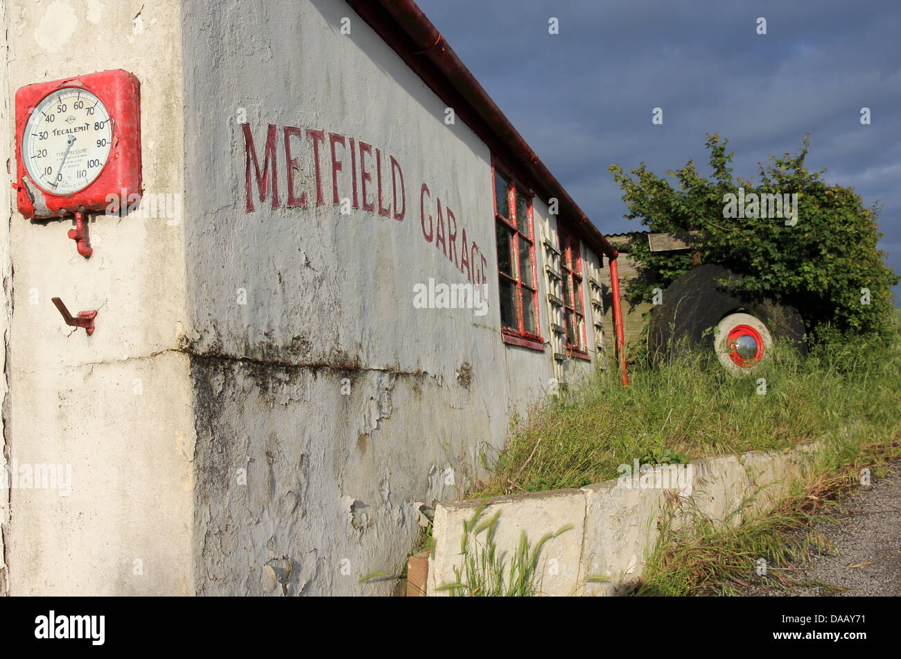 Metfield garage in Suffolk England, a disused rural petrol station and garage at the edge of a World War Two airfield. Stock Photo