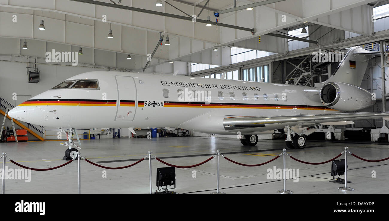 Bombardier global 5000 aircraft hi-res stock photography and images - Alamy