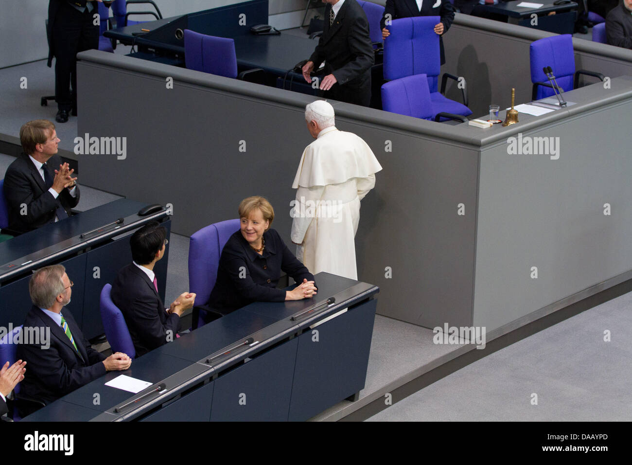 Pope Benedict XVI (C) takes the wrong way to the speakers podium to deliver his speech in the Bundestag, Germany's parliament, in Berlin, Germany, 22 September, 2011. The head of the Roman Catholic Church is visiting Germany from 22-25 September 2011. At left is German Chancellor Angela Merkel. Foto: Herbert Knosowski dpa/lbn Stock Photo