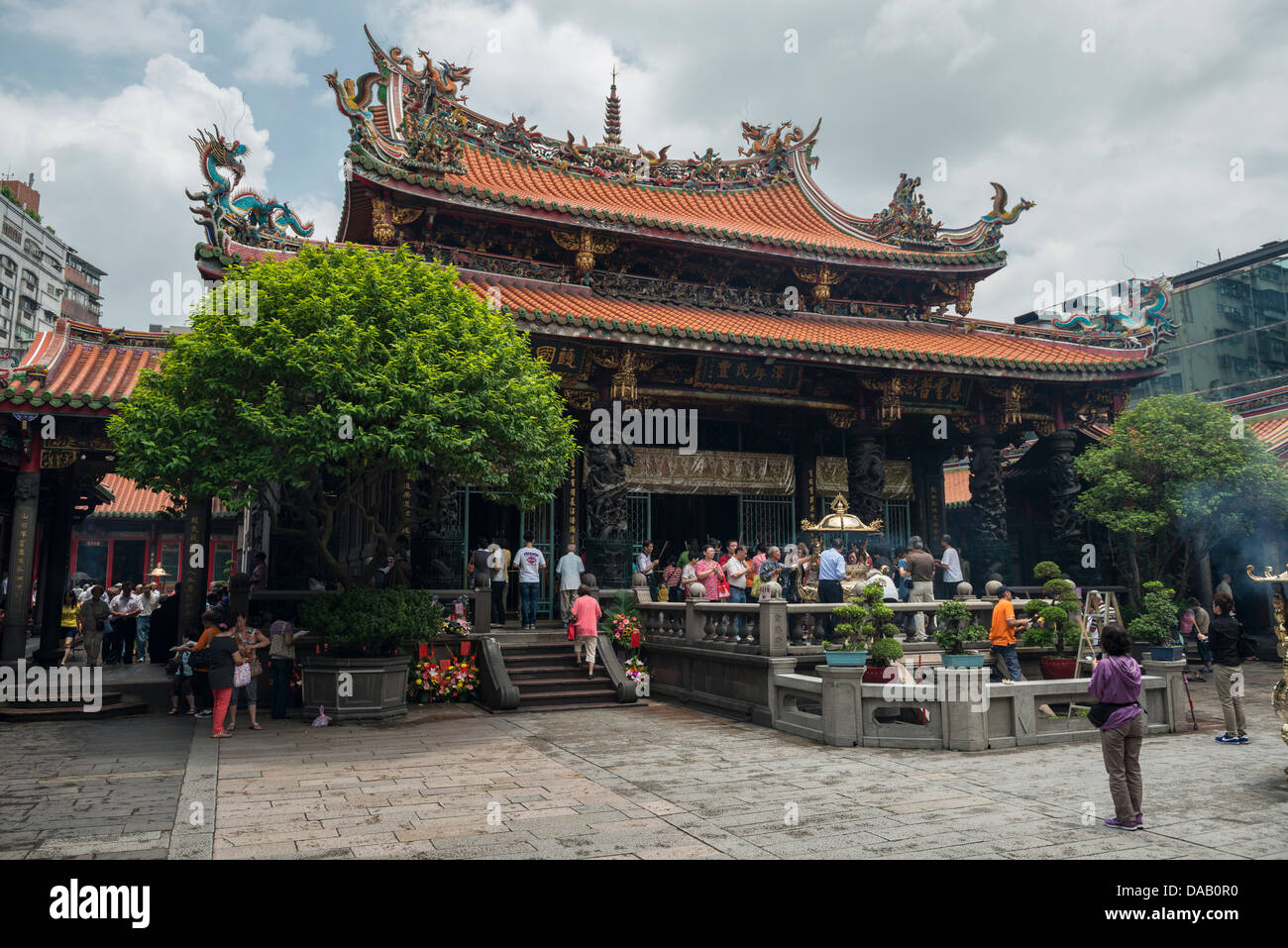 Taiwanese taoist temple hi-res stock photography and images - Alamy