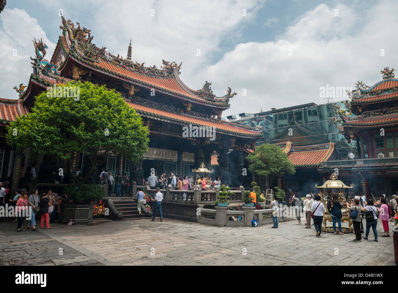 Taiwanese taoist temple hi-res stock photography and images - Alamy