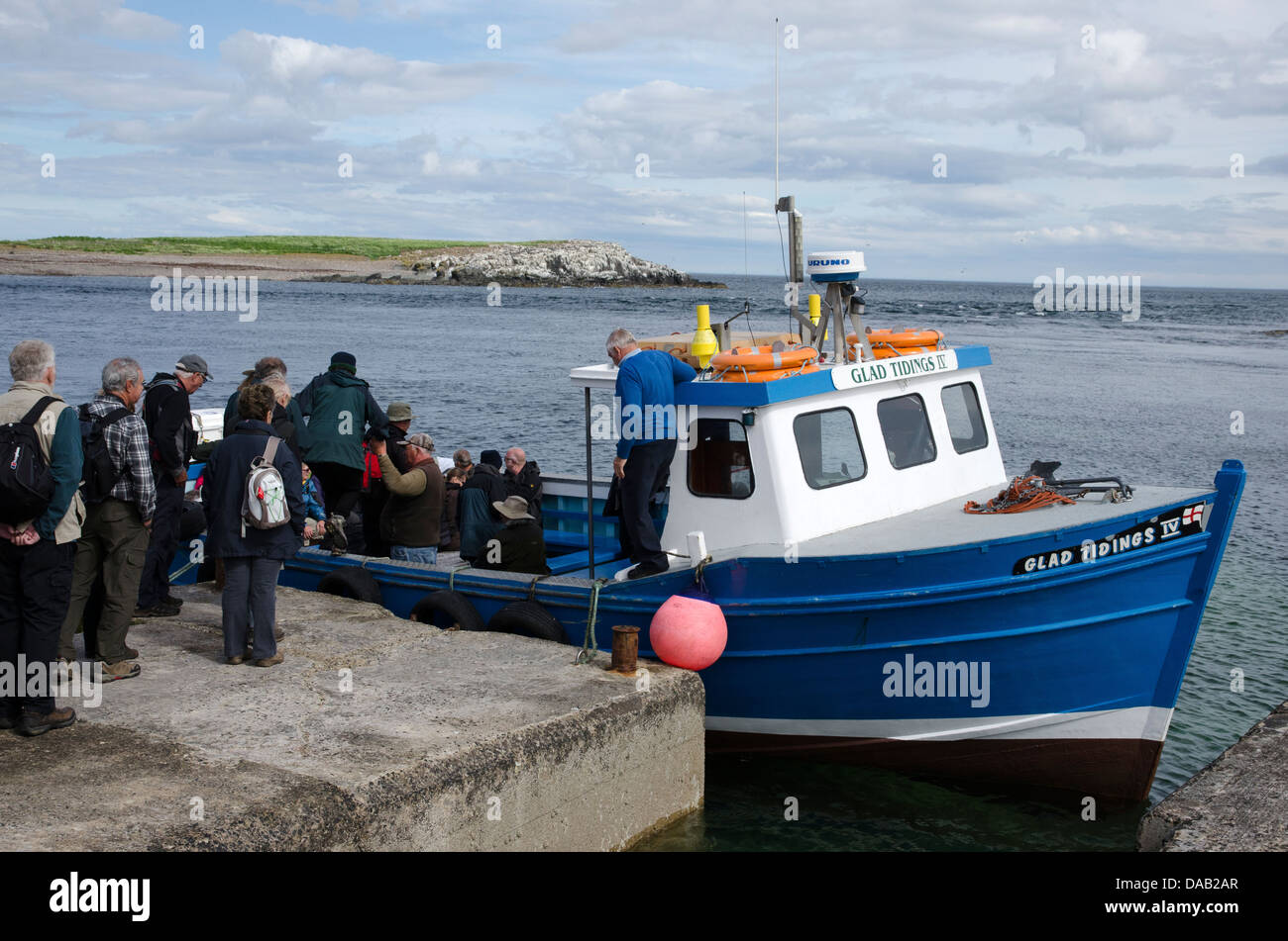 boat at inner farne picking up visiting tourists birdwatchers north sea nothumbria Stock Photo