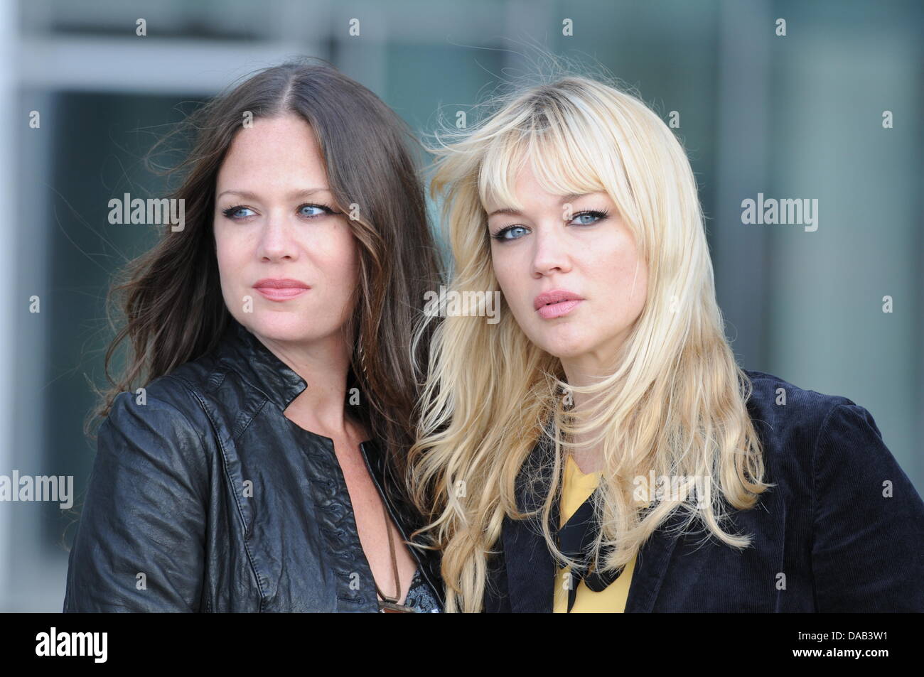 Sisters Allison (L) and Catherine Pierce of the New York group