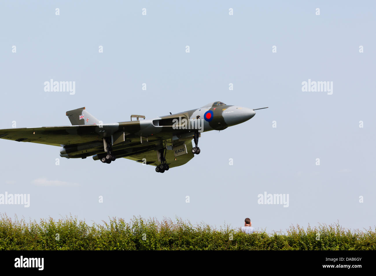 Avro Vulcan XH558 of the vulcantothesky.org passes over a spectator whilst landing at RAF Waddington 2013 Stock Photo
