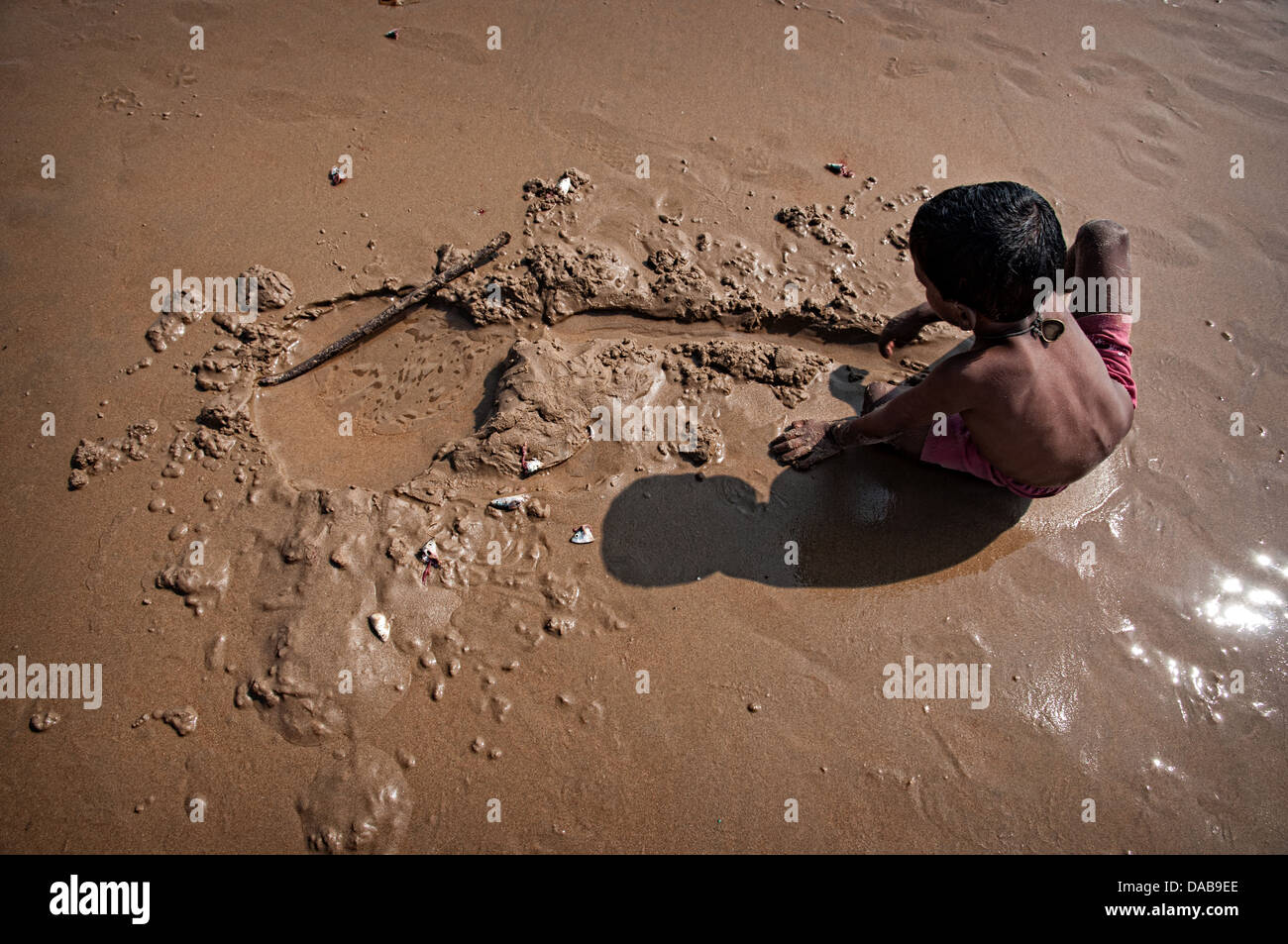 India sand playing hi-res stock photography and images - Alamy