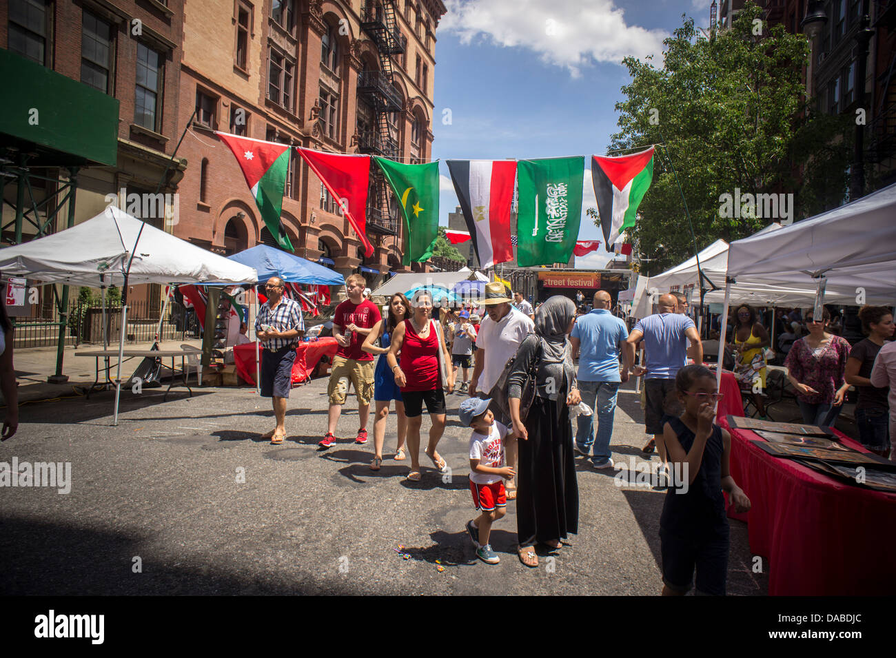 Arab women crowded street hires stock photography and images Alamy