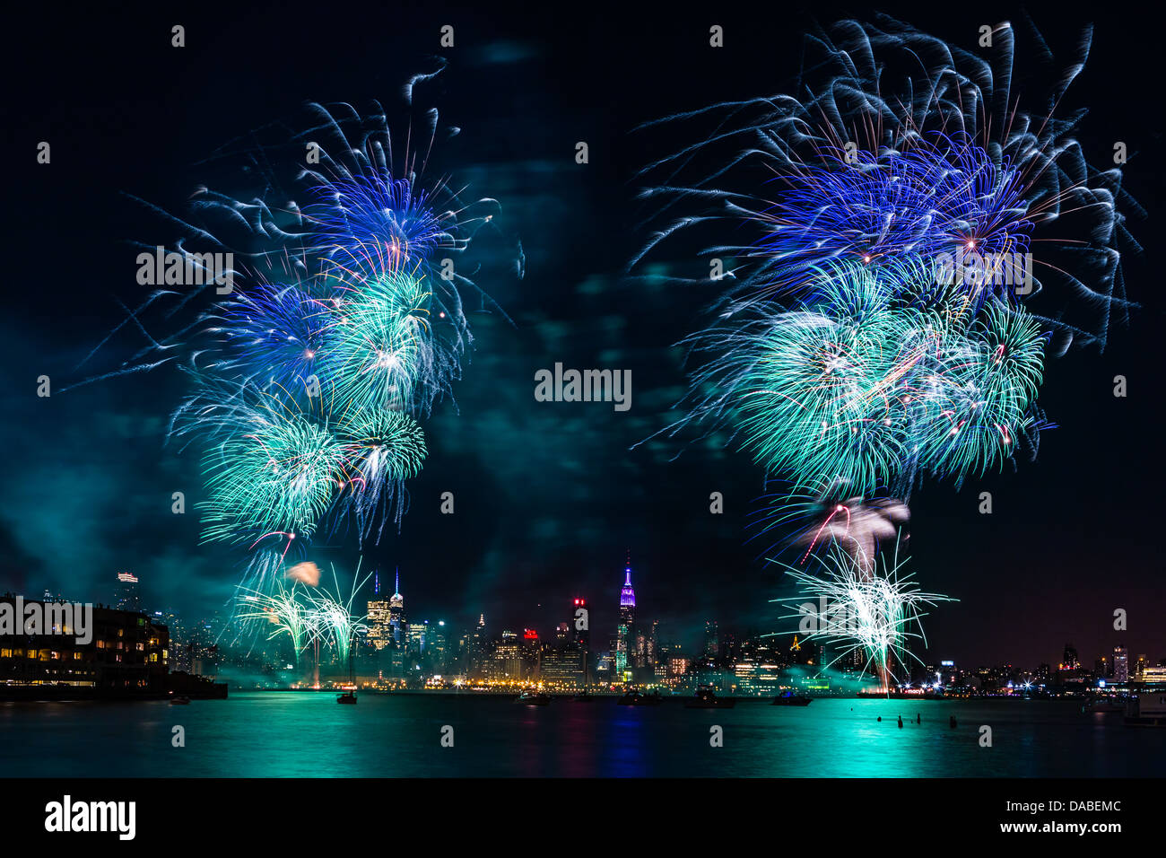 Macy's 4th of July fireworks on the Hudson river with the Manhattan skyline and the Empire State Building in the background Stock Photo