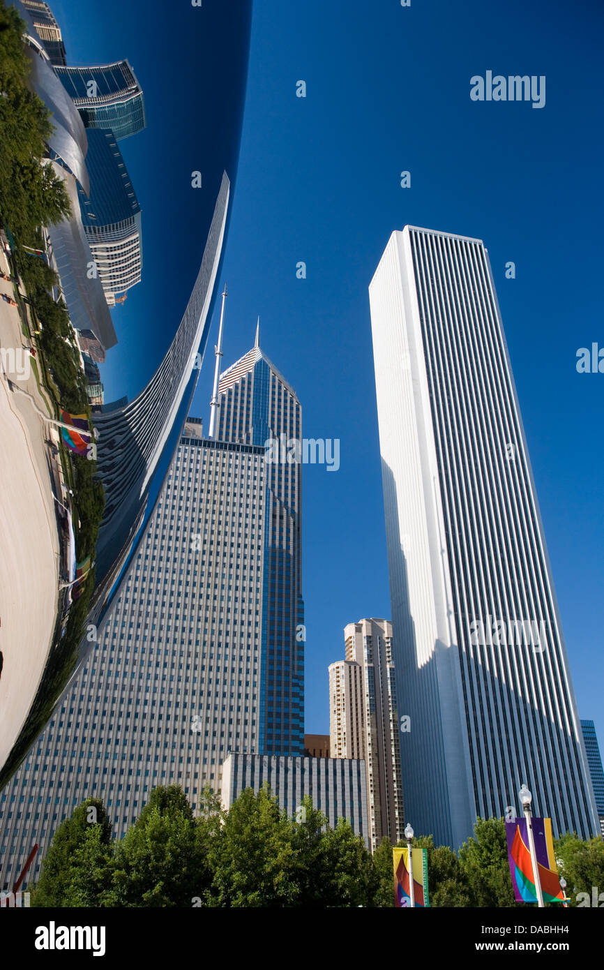 SKYLINE MILLENNIUM PARK CHICAGO ILLINOIS USA Stock Photo - Alamy